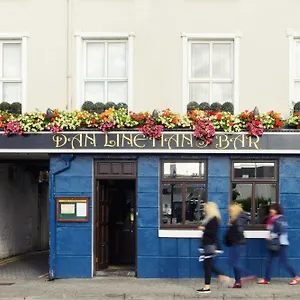 https://dan-linehans-bar-and-bb.hotel-killarney.com